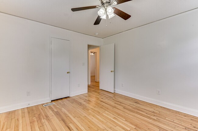 Building Photo - 2446 Young Dr