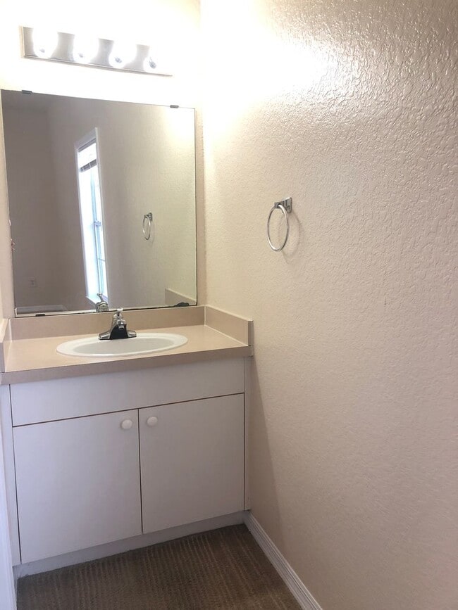 Building Photo - MOVE IN OCTOBER! 3rd floor 3BR/2BA Condo -...