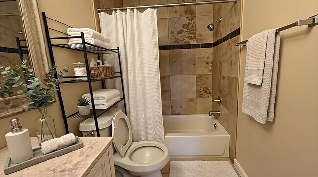 Building Photo - 7400 Bellerive Dr