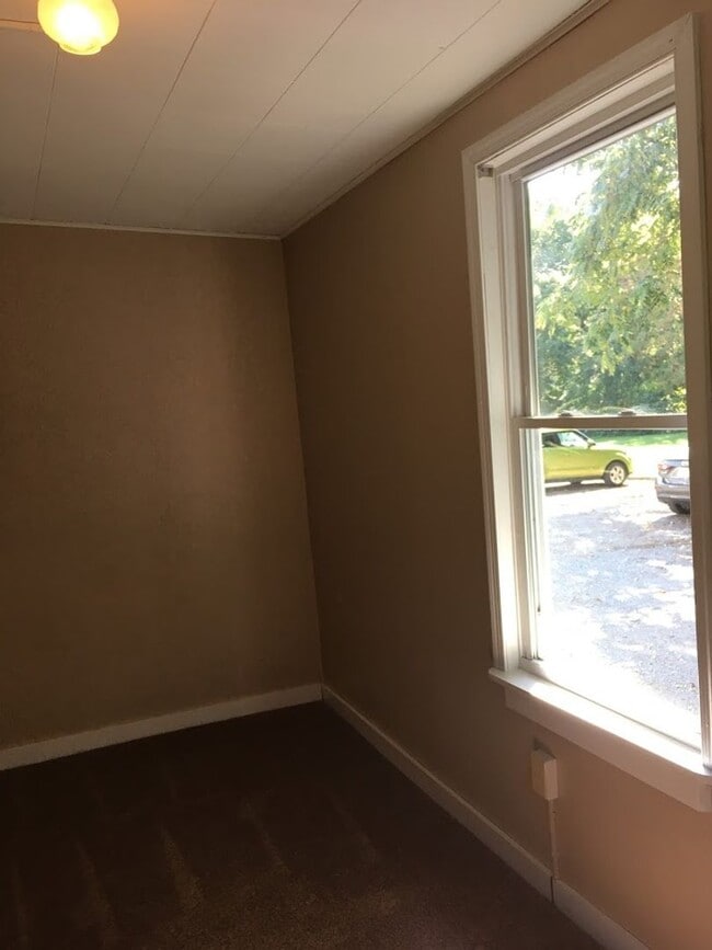 Building Photo - 225 E Park St