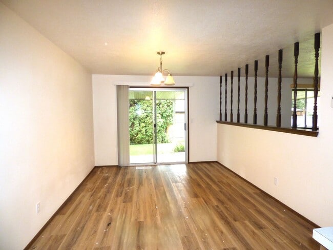 Building Photo - Rent Special: FREE June's Rent!!