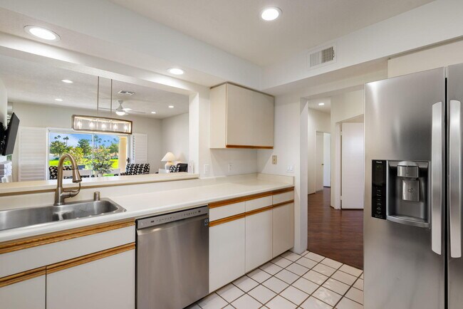 Building Photo - 270 Vista Royale Cir E