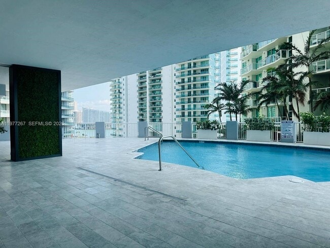 Building Photo - 170 SE 14th St