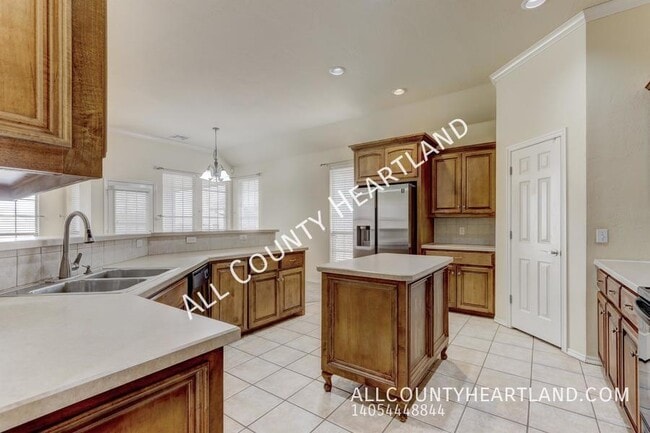 Building Photo - 15813 Traditions Blvd