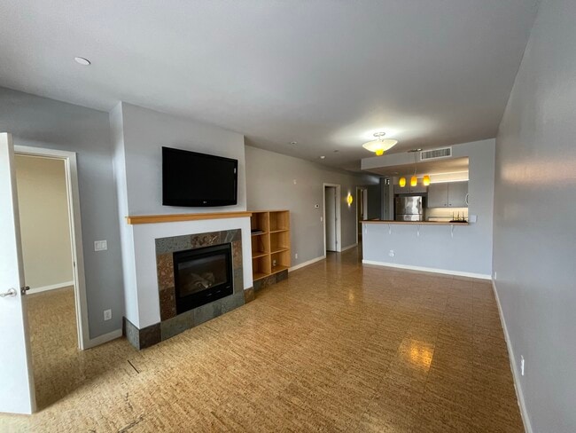 Building Photo - 2220 W Woodin Ave