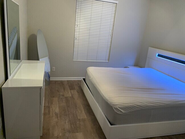 Building Photo - 3848 Lexmark Ln