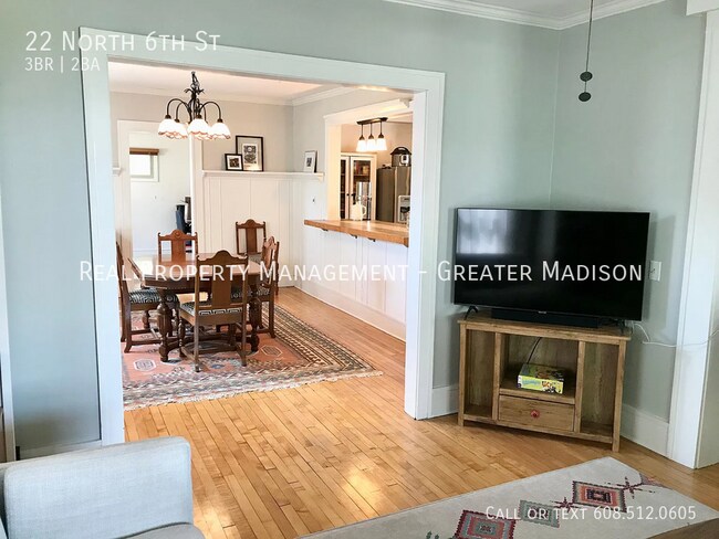 Building Photo - Updated 3 bedroom plus Den house near East...