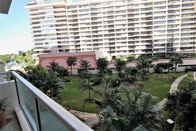 Building Photo - 5161 Collins Ave