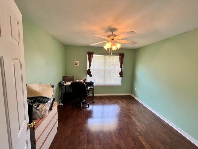 Building Photo - 221 Twin Lakes Ln