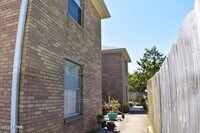 Building Photo - 602 Fernwood St