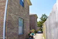 Building Photo - 602 Fernwood St
