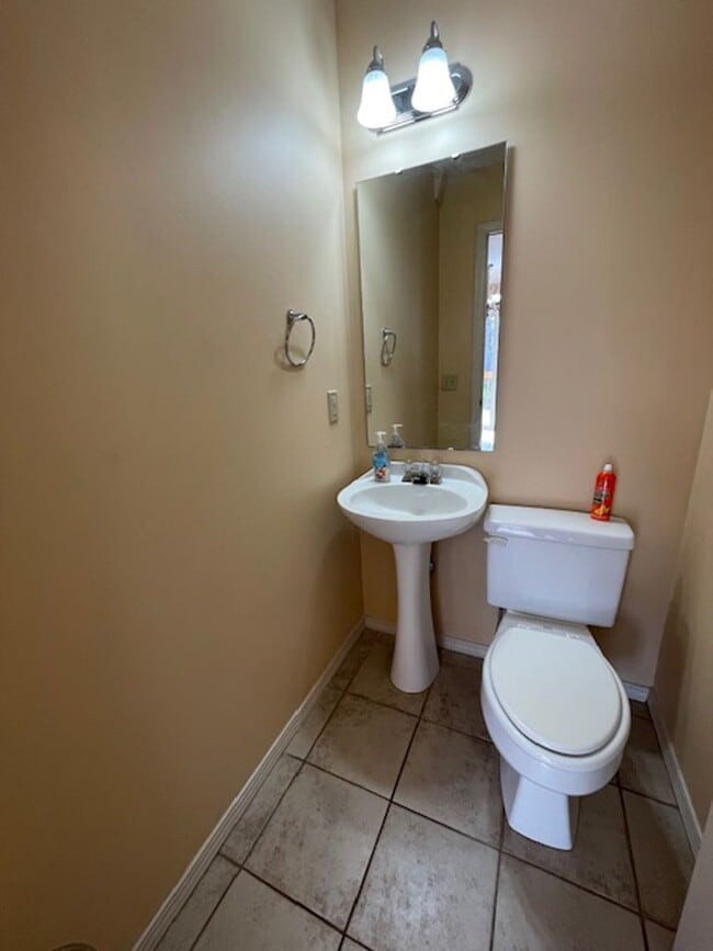 Building Photo - 4 Bedroom Home in SE Springfield!