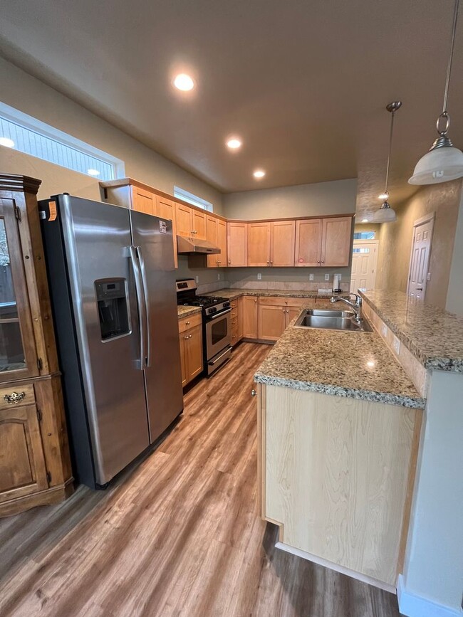 Building Photo - 4-Bedroom 2 1/2 Bathroom Home