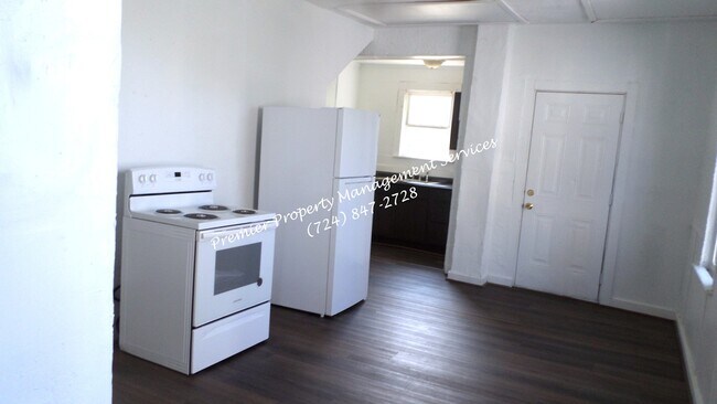 Building Photo - 416 E Reynolds St