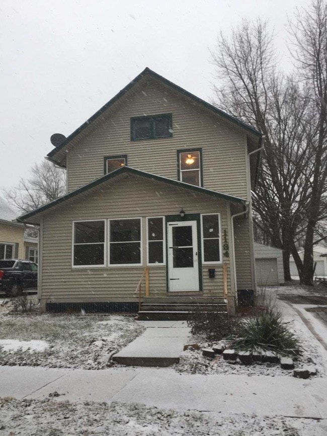 Primary Photo - 1134 Bertch Ave