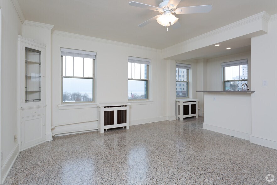 St. Clair 921 N Marshall St Milwaukee WI 53202 Apartment Finder