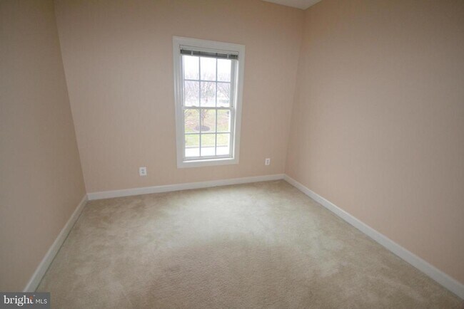 Building Photo - 2236 Sussex Way