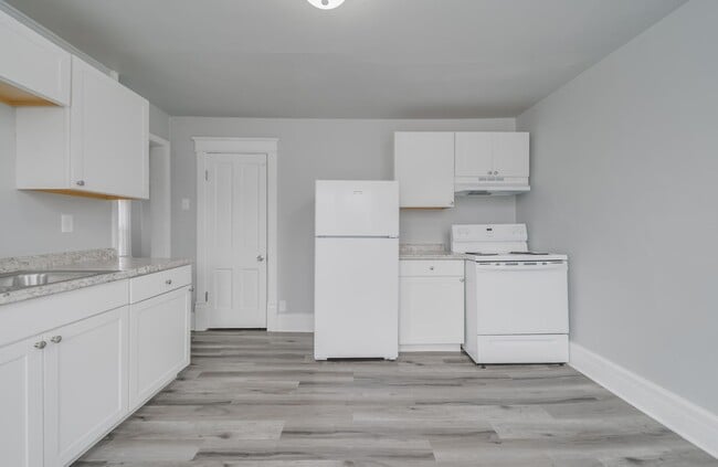 Building Photo - 396 S Hickory St