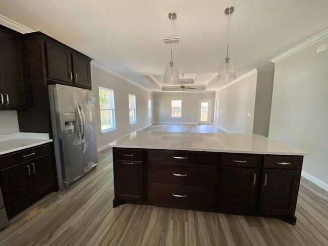 Building Photo - 3-Bedroom Brick Home with Modern Finishes & Large Yard!