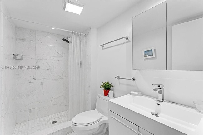 Building Photo - 100 Bayview Dr