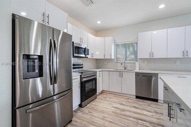 Building Photo - 16350 SW 50th Terrace