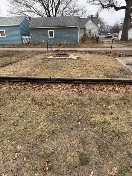 Building Photo - 846 Roscoe Ave