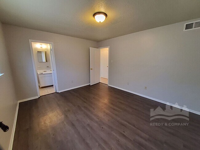 Building Photo - 3992 Ashview Cove