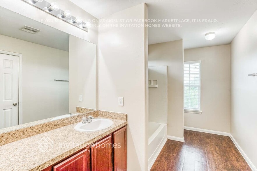 Building Photo - 12631 Mountain Daisy Rd