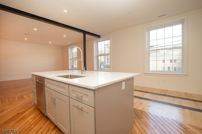 Building Photo - 71 N Main St