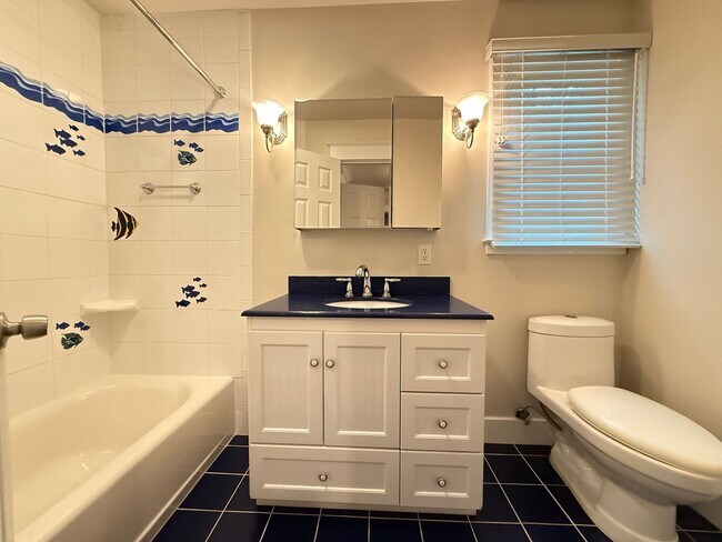 Building Photo - Renovated 4 Bed, 2.5 Bath in Wyngate WITH ...