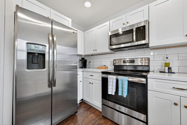 Building Photo - 2212 Rosewood St