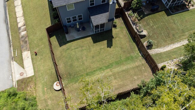 Building Photo - Almost new 4 bedroom 2.5 bathroom just off...