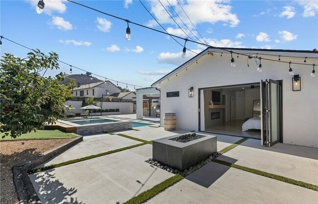 Building Photo - 240 W Gainsborough Rd