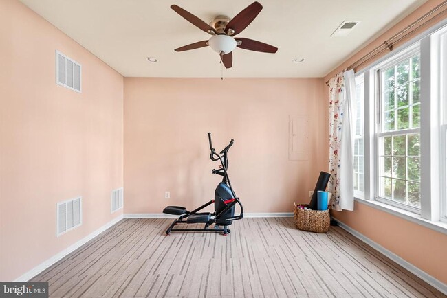 Building Photo - 20916 Houseman Terrace