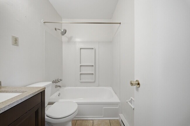 Building Photo - AMAZING 3 BED, 2 FULL BATH APARTMENT FOR RENT IN OCEAN VIEW!