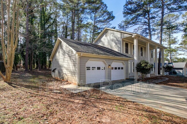 Building Photo - 216 Shadowood Ln