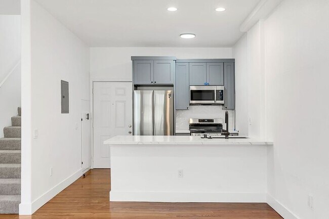 Building Photo - 1827 Wilcox Ave