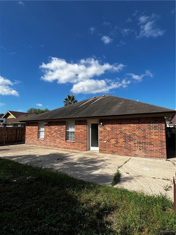 Building Photo - 20 Capri St