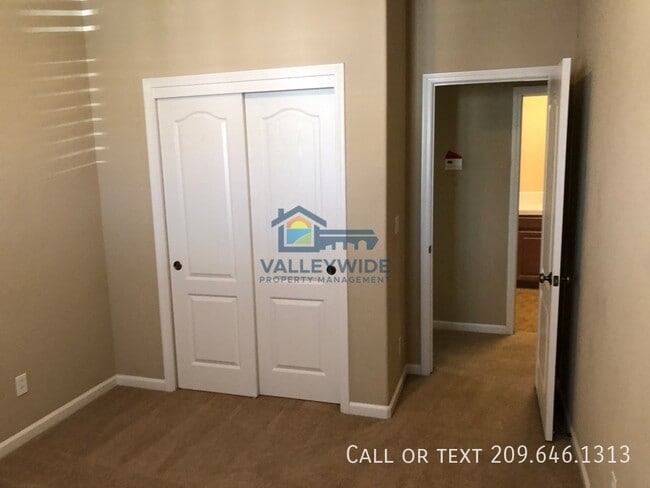 Building Photo - 2704 Acapulco Way