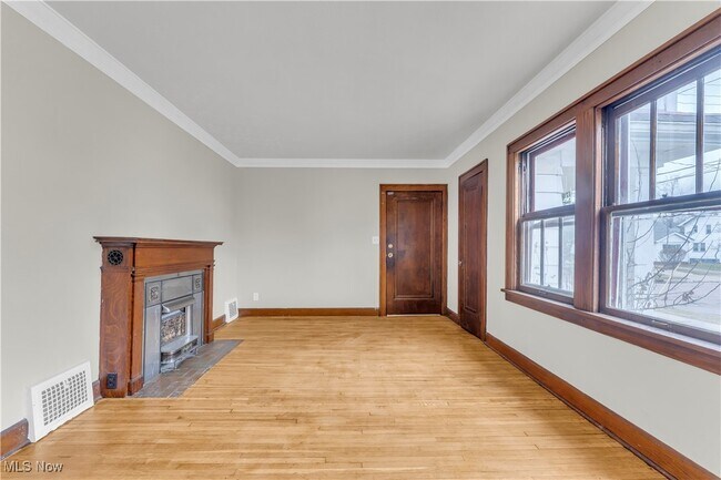 Building Photo - 1530 E 214th St