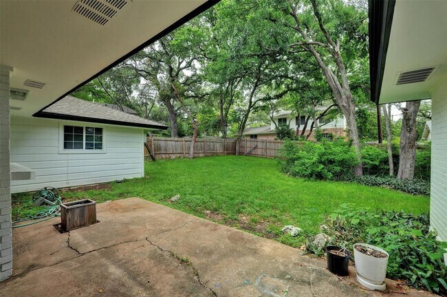 Building Photo - 8001 Ceberry Dr