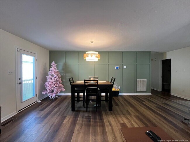 Building Photo - 323 Tokay Dr