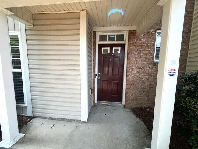 Building Photo - End Unit Townhome - Included in the RENT Water, Trash and Lawncare!
