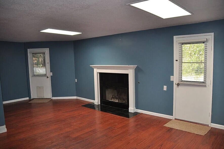 Building Photo - 6974 Ballinger Ave