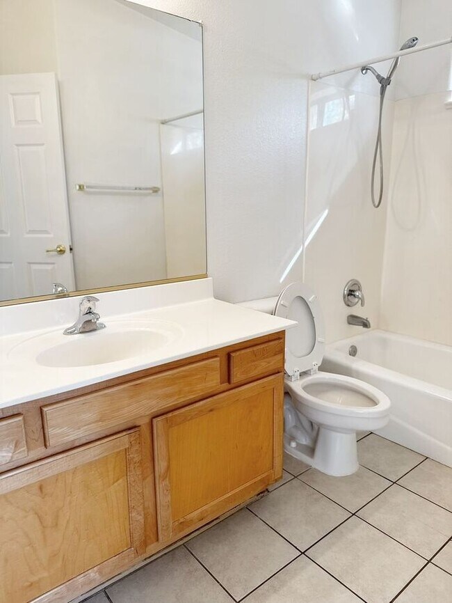 Building Photo - ABSOLUTELY STUNNING 4BR 2.5BA, OVER 2100SQFT, COMMUNITY POOL, CHANDLER