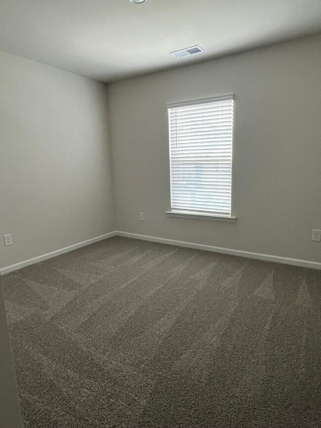 Building Photo - Lexington Townhouse - Call Lexington office for information 803-359-0793