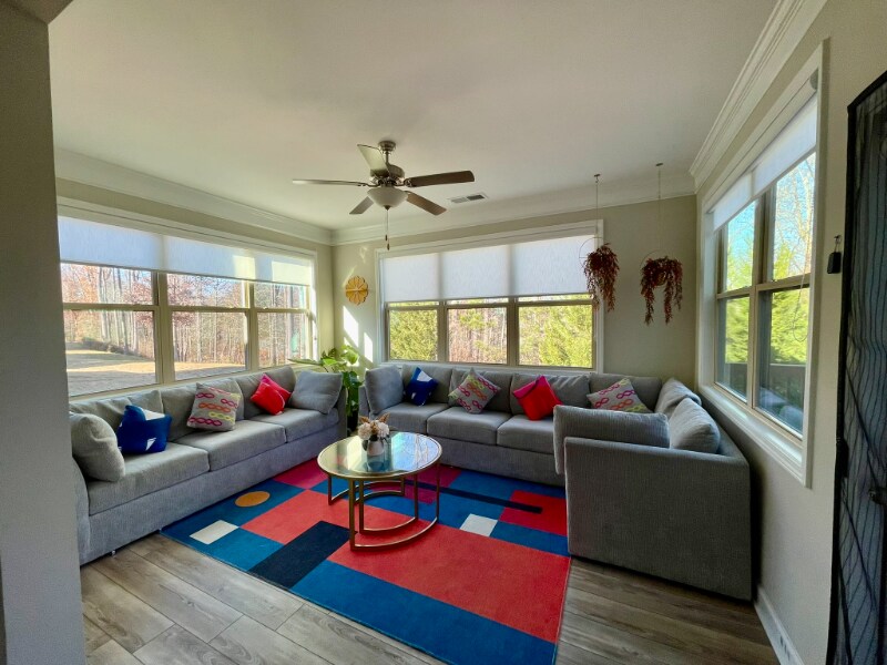 Building Photo - 6060 Ashborough Park