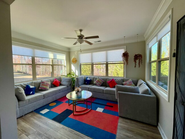 Building Photo - 6060 Ashborough Park