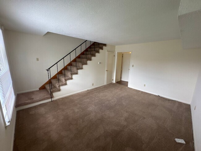 Building Photo - 523A Dawson Ln