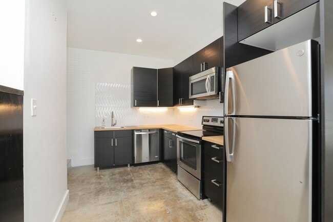 Building Photo - 2215 Cleburne St